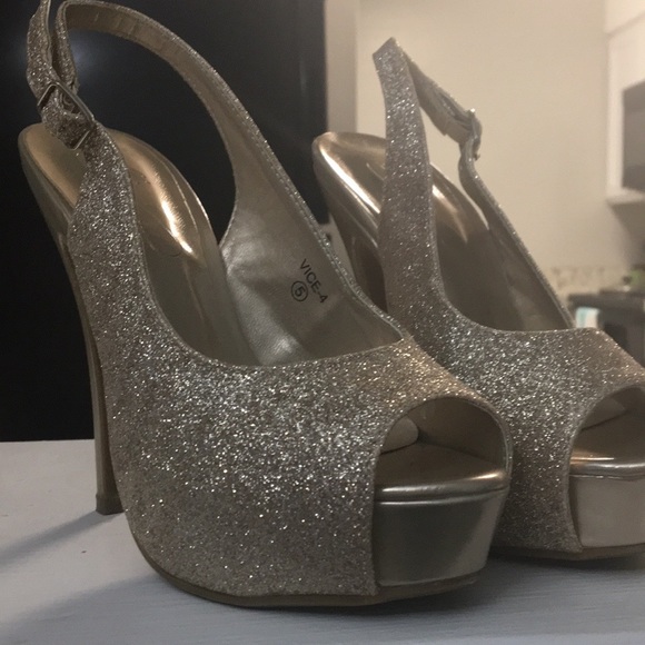 Michaelangelo Sparkly Gold Heels peep toe - Picture 4 of 10